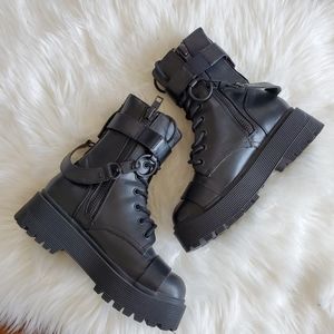 Dollskill Total Madhouse Current Mood combat boots Lace up Platform